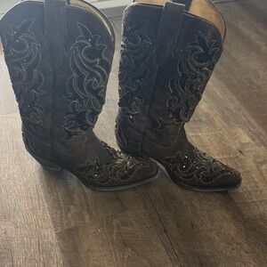 Embroidered Lace-Up Women's Cowboy Boots - Brown worn once